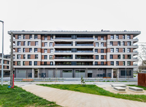 Colocación de ladrillo caravista en edificios de Donostia-San Sebastián